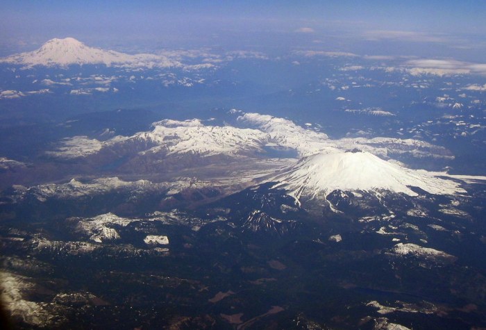 Mt st helens and mt rainier