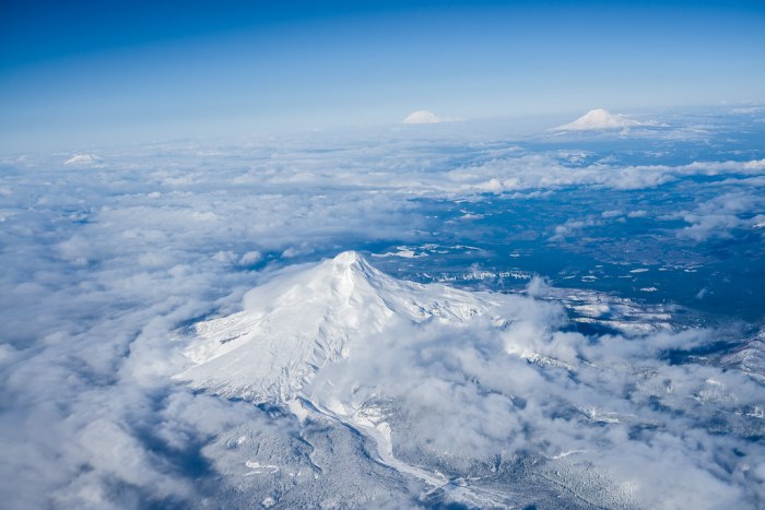 Mt st helens and mt rainier